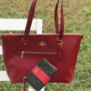 NWT Coach tote bag and wallet wristlet set